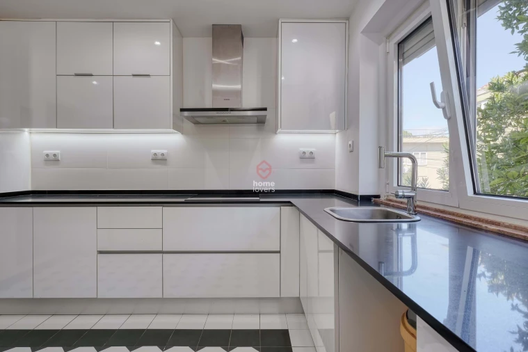 Apartamento T5 para Venda em Costa da Caparica Foto 17