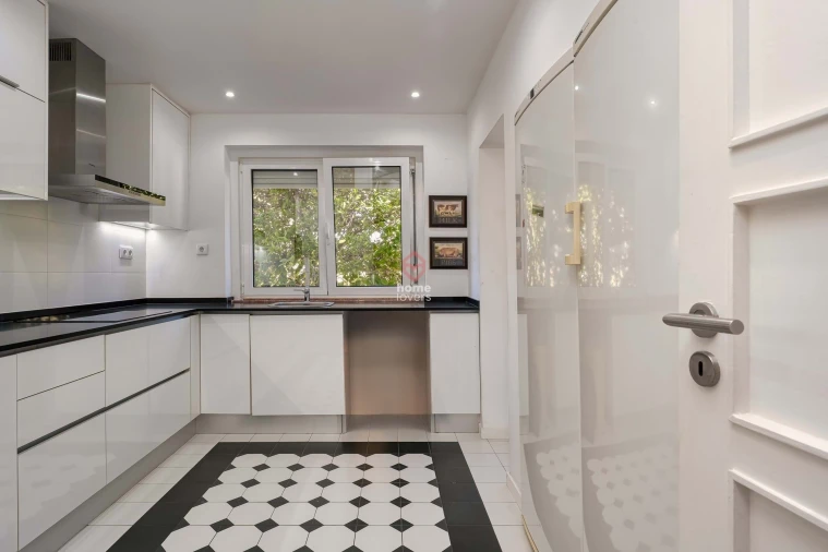 Apartamento T5 para Venda em Costa da Caparica Foto 16