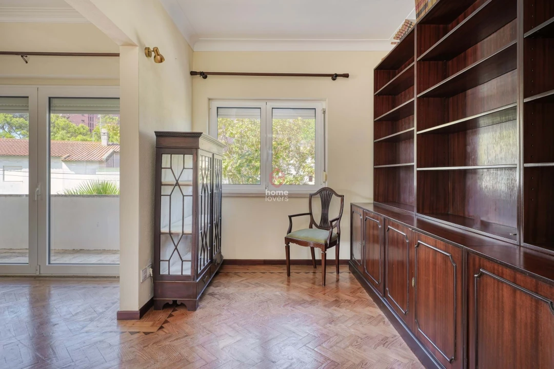 Apartamento T5 para Venda em Costa da Caparica Foto 8