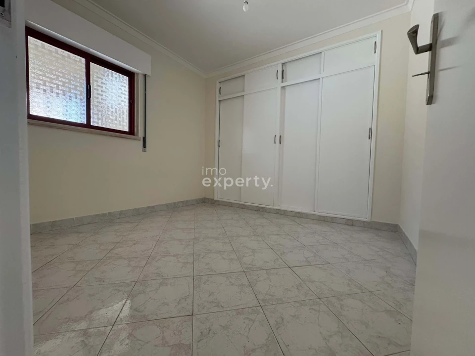 Apartamento T1 para Venda em Agualva e Mira-Sintra Foto 14