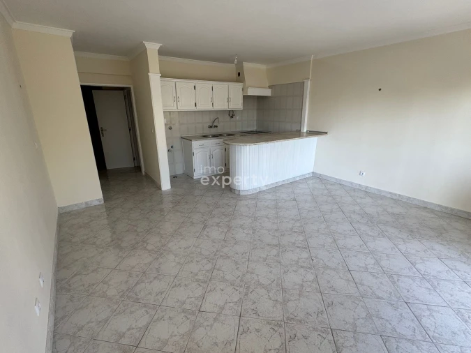 Apartamento T1 para Venda em Agualva e Mira-Sintra Foto 6