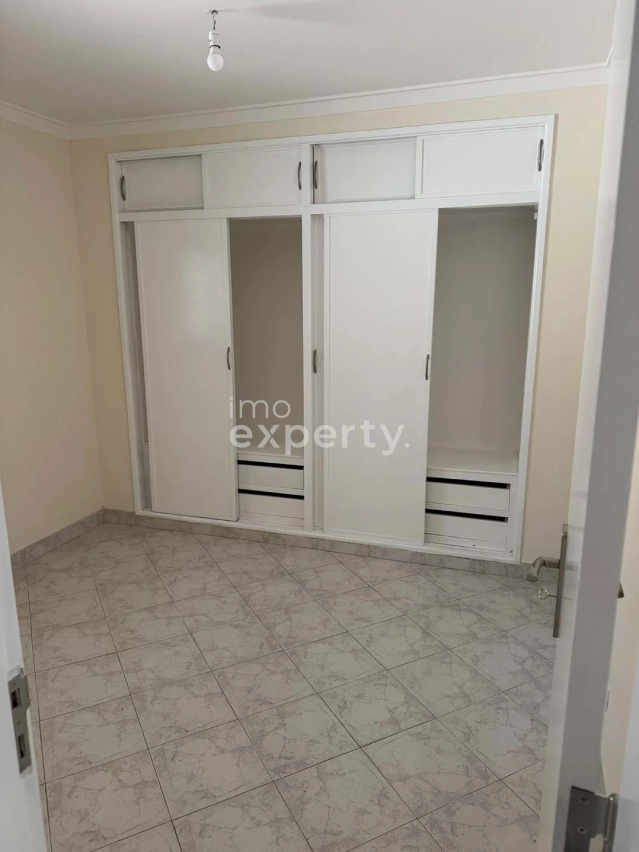 Apartamento T1 para Venda em Agualva e Mira-Sintra Foto 17