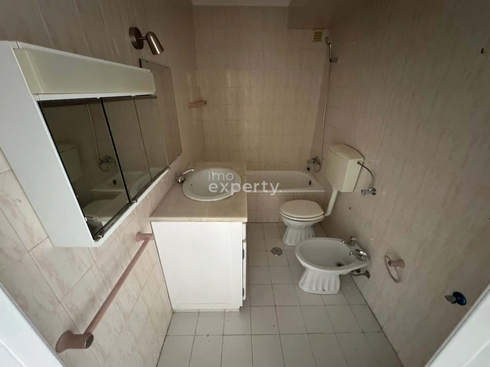 Apartamento T1 para Venda em Agualva e Mira-Sintra Foto 11