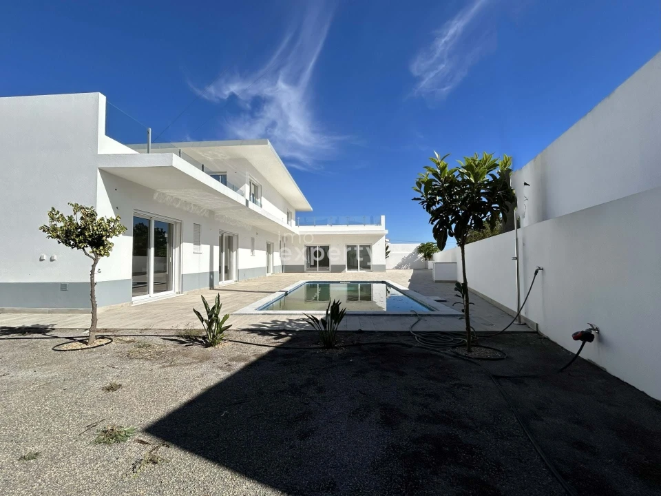 Moradia T4 para Venda em Altura Foto 5