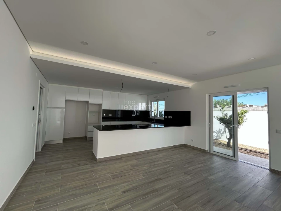 Moradia T4 para Venda em Altura Foto 7