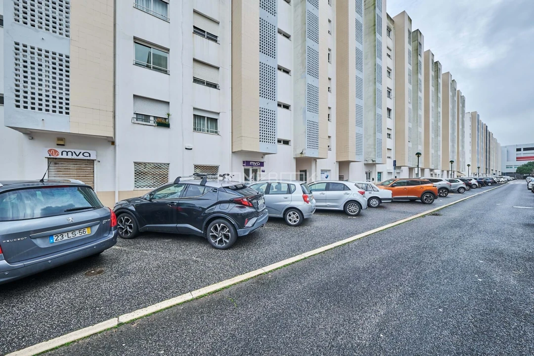 Apartamento T1 para Venda em Carnaxide e Queijas Foto 16