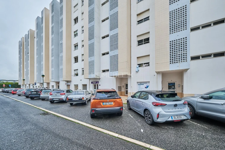 Apartamento T1 para Venda em Carnaxide e Queijas Foto 19