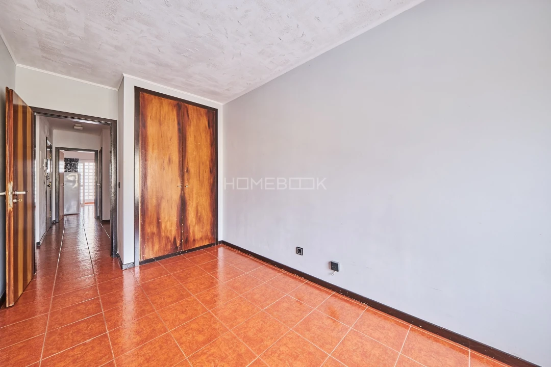 Apartamento T1 para Venda em Carnaxide e Queijas Foto 12