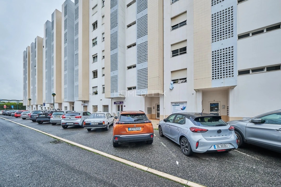 Apartamento T1 para Venda em Carnaxide e Queijas Foto 19