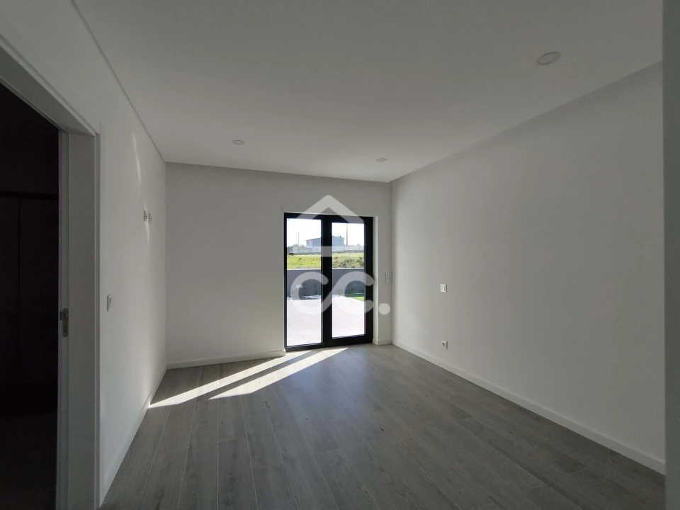 Moradia T4 para Venda em Bustelo Foto 24