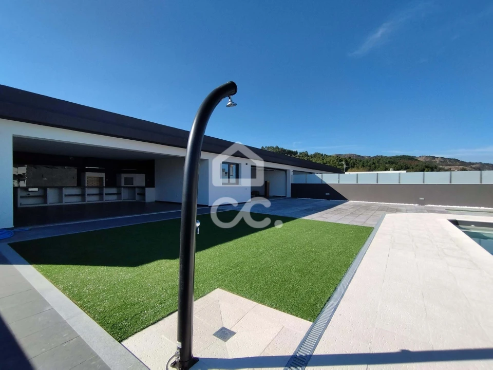 Moradia T4 para Venda em Bustelo Foto 14