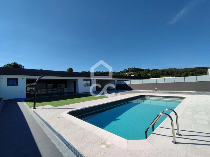 Moradia T4 para Venda em Bustelo Foto 2