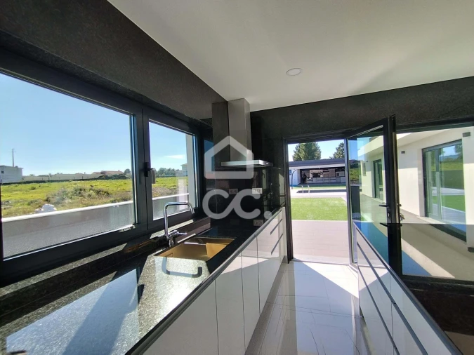 Moradia T4 para Venda em Bustelo Foto 19