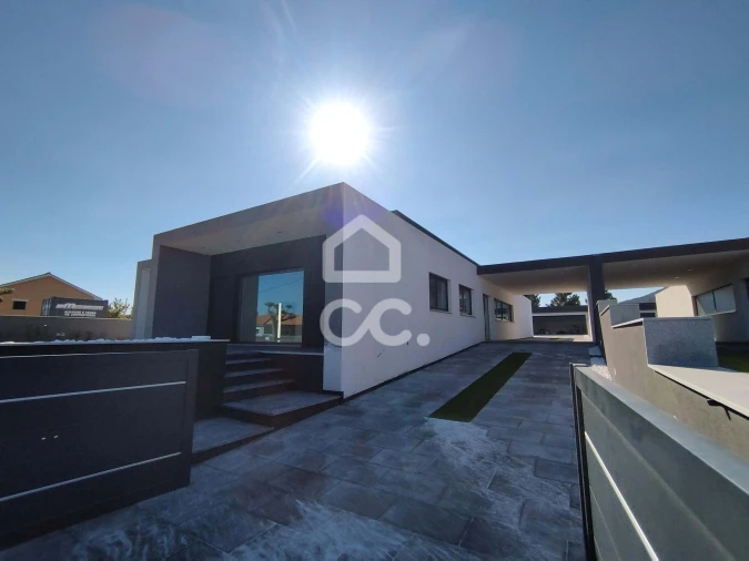 Moradia T4 para Venda em Bustelo Foto 8