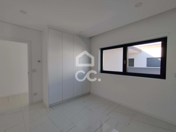 Moradia T4 para Venda em Bustelo Foto 4