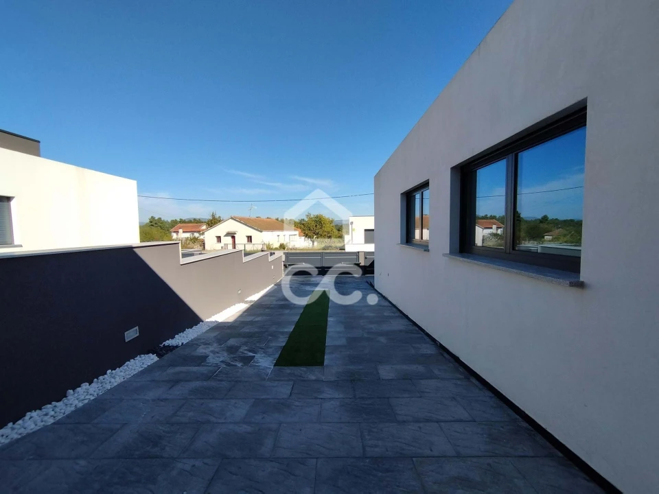 Moradia T4 para Venda em Bustelo Foto 10