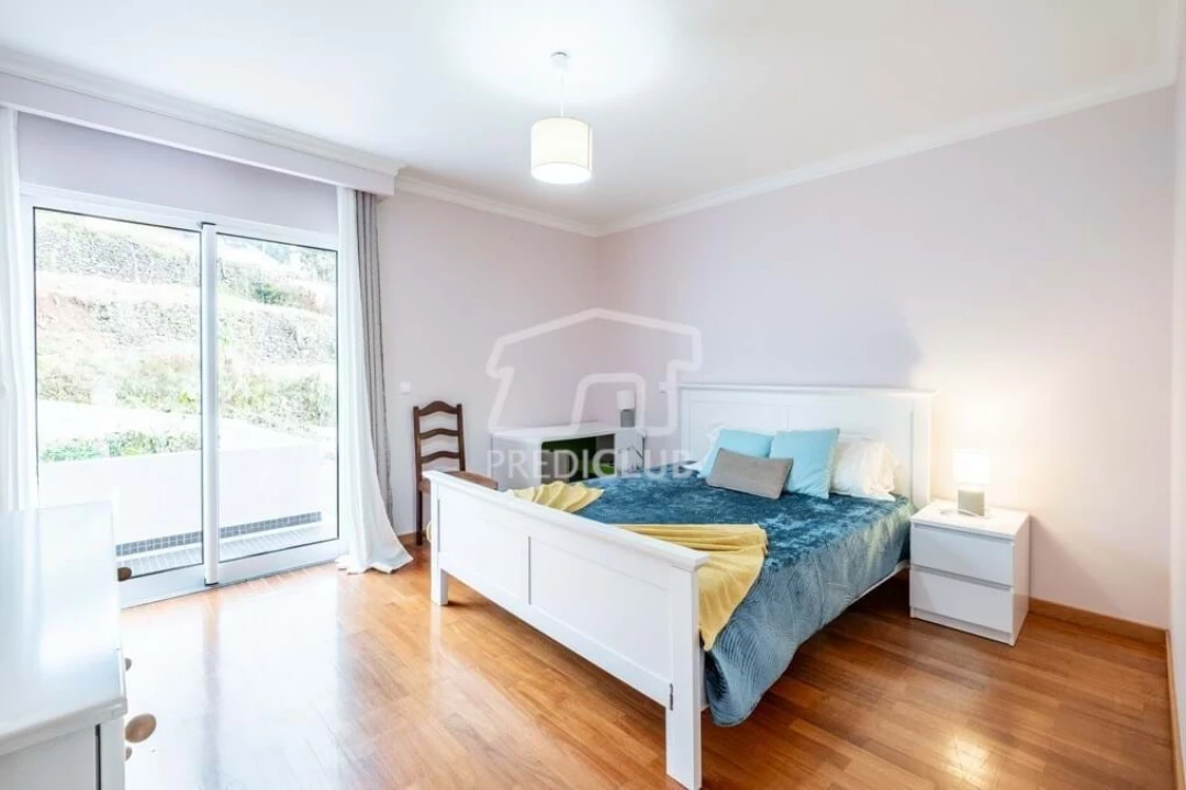 Moradia T5 para Venda em Arco da Calheta Foto 18