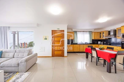 Moradia T5 para Venda em Arco da Calheta