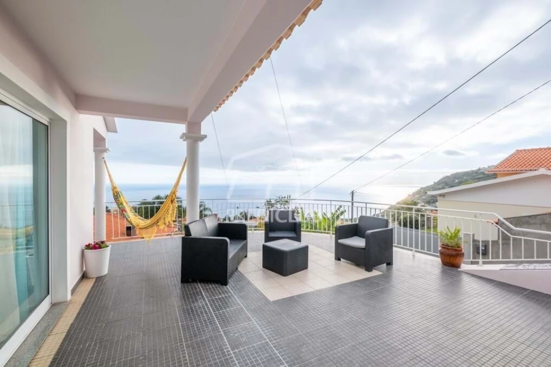 Moradia T5 para Venda em Arco da Calheta Foto 4