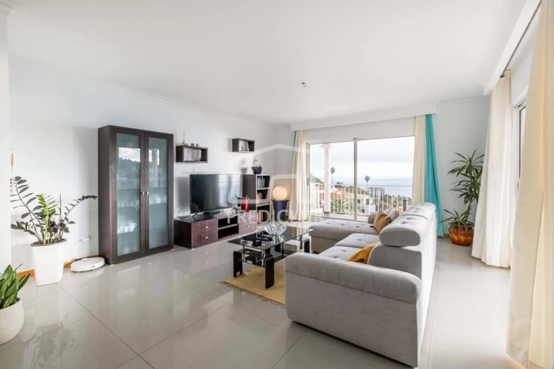 Moradia T5 para Venda em Arco da Calheta Foto 9