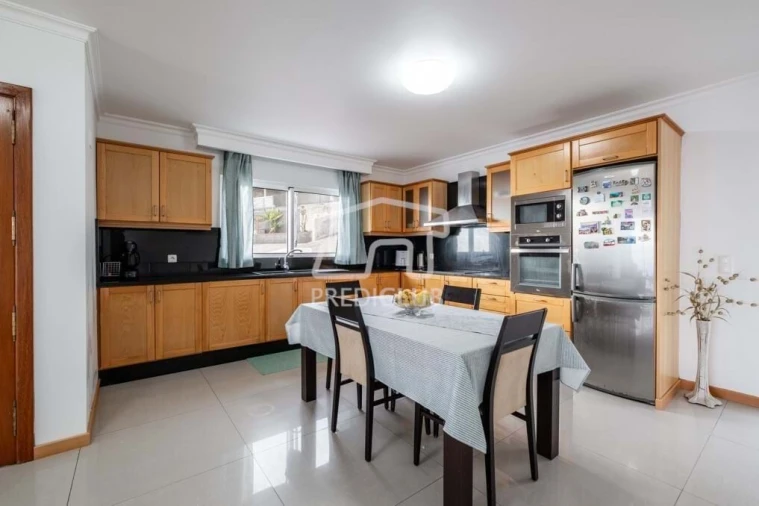 Moradia T5 para Venda em Arco da Calheta Foto 12