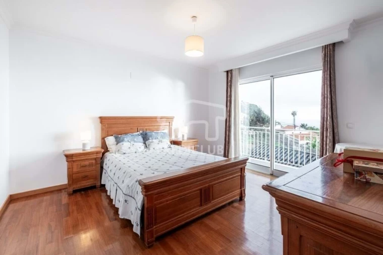 Moradia T5 para Venda em Arco da Calheta Foto 14