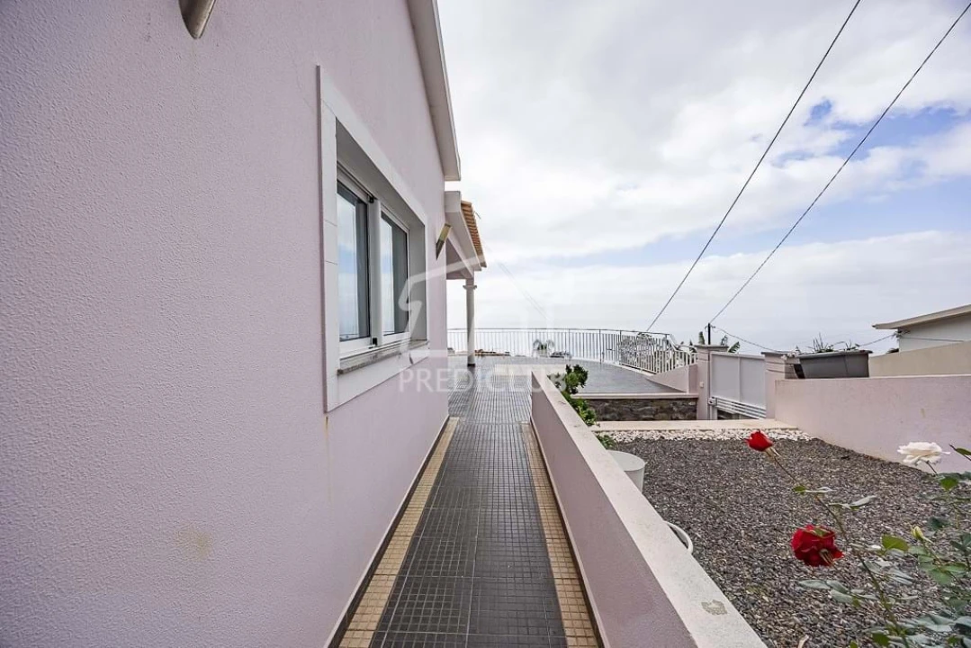 Moradia T5 para Venda em Arco da Calheta Foto 40