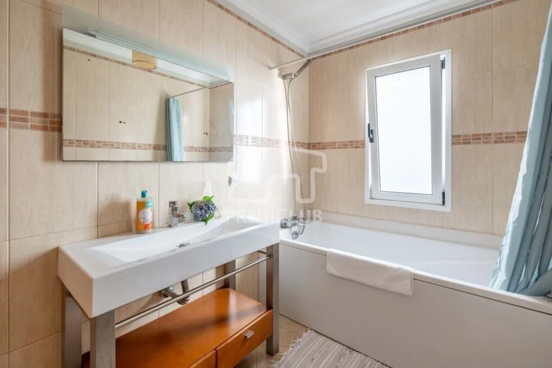 Moradia T5 para Venda em Arco da Calheta Foto 24