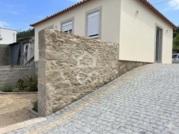 Moradia T2 para Venda em Mujães