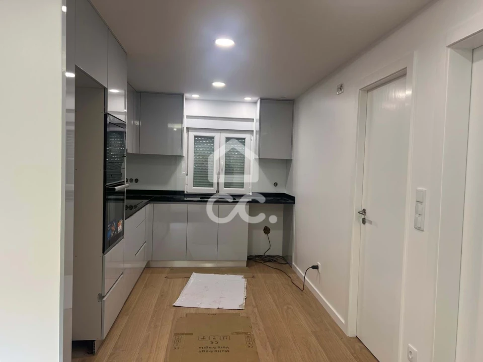 Moradia T2 para Venda em Mujães Foto 1