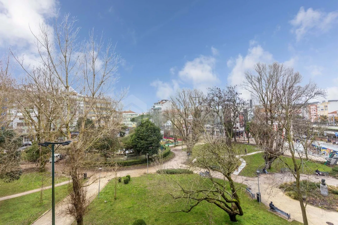 Apartamento T4 para Venda em Venteira Foto 31