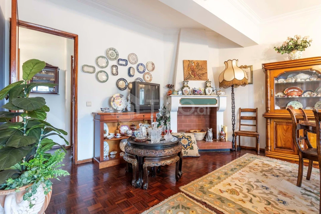 Apartamento T4 para Venda em Venteira Foto 9