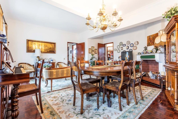 Apartamento T4 para Venda em Venteira Foto 5
