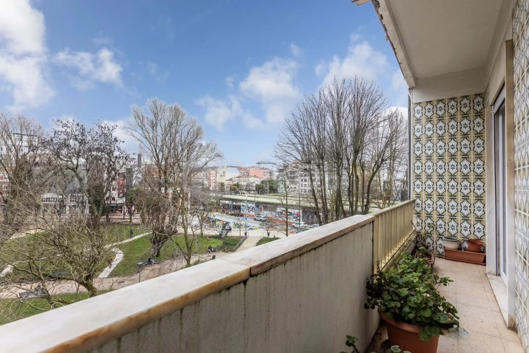 Apartamento T4 para Venda em Venteira Foto 6