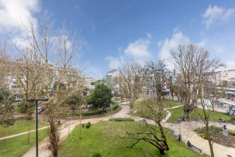 Apartamento T4 para Venda em Venteira Foto 31