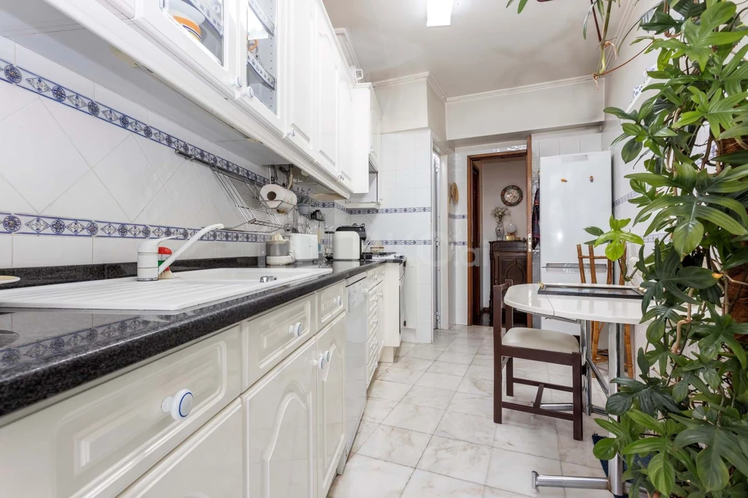 Apartamento T4 para Venda em Venteira Foto 3