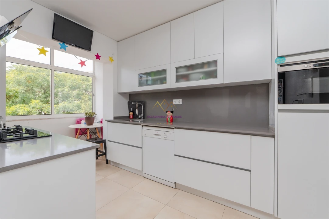 Apartamento T5 para Venda em Carnaxide e Queijas Foto 7