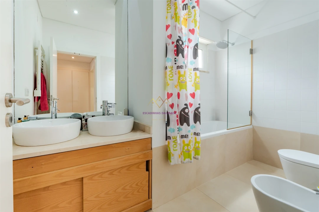 Apartamento T5 para Venda em Carnaxide e Queijas Foto 24