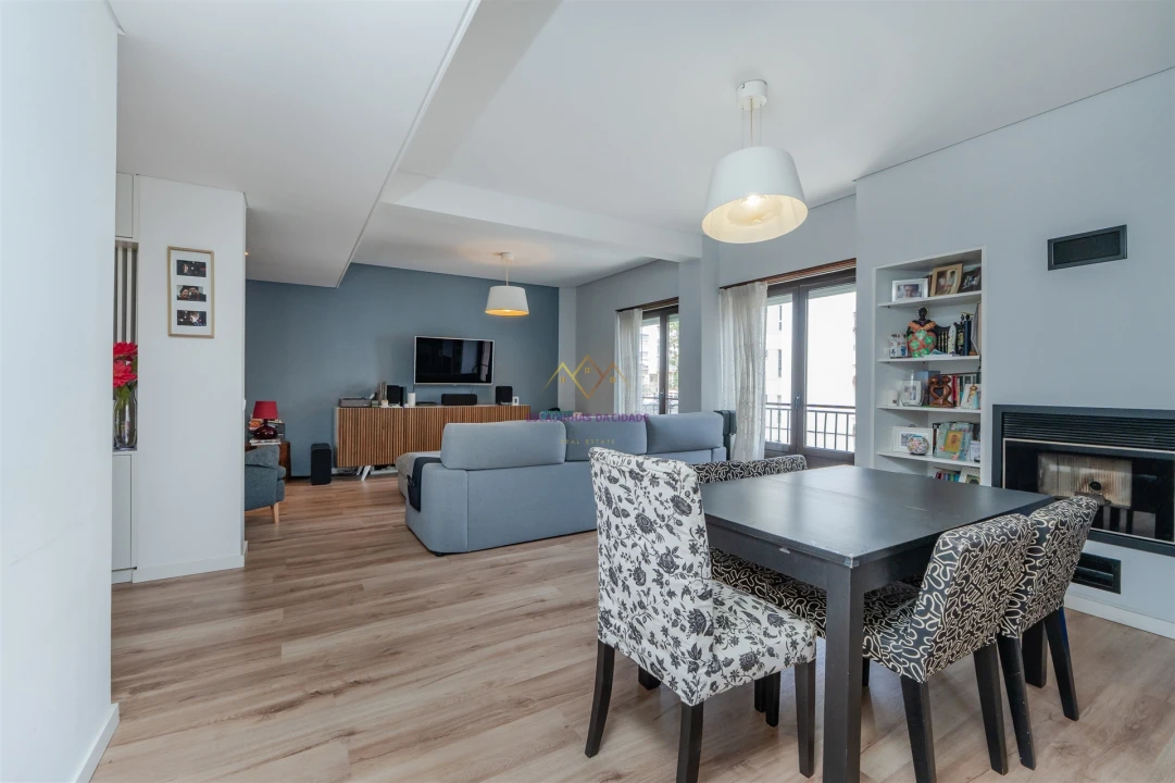 Apartamento T5 para Venda em Carnaxide e Queijas Foto 4