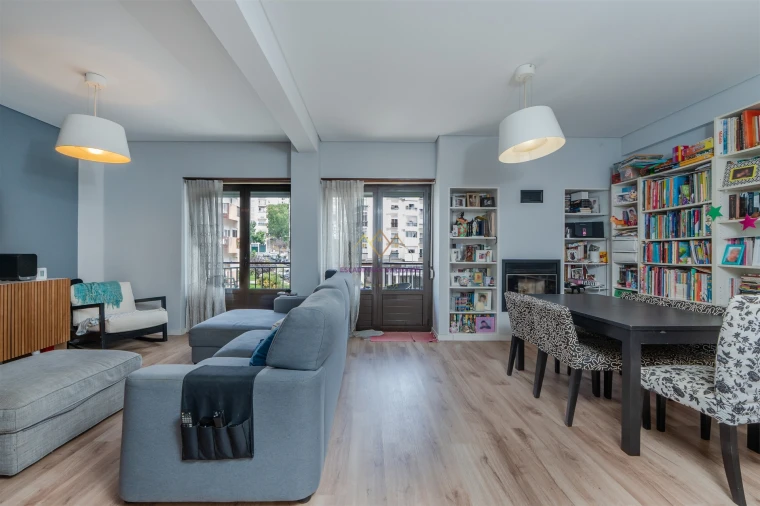 Apartamento T5 para Venda em Carnaxide e Queijas Foto 5