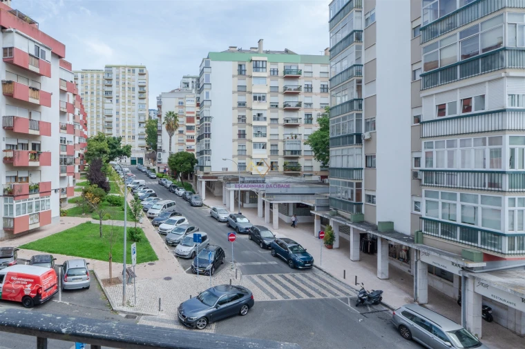 Apartamento T5 para Venda em Carnaxide e Queijas Foto 30