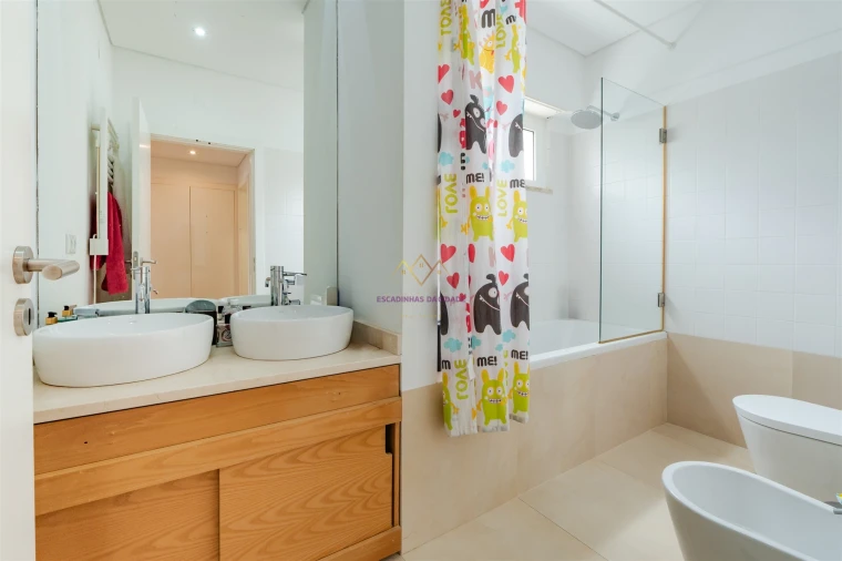 Apartamento T5 para Venda em Carnaxide e Queijas Foto 24