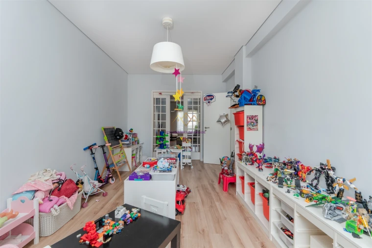 Apartamento T5 para Venda em Carnaxide e Queijas Foto 14