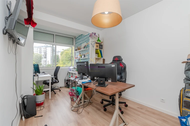Apartamento T5 para Venda em Carnaxide e Queijas Foto 25