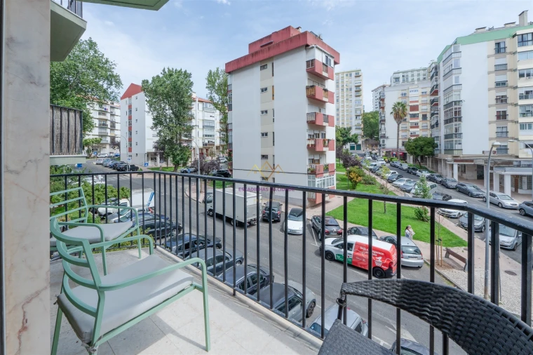 Apartamento T5 para Venda em Carnaxide e Queijas Foto 1