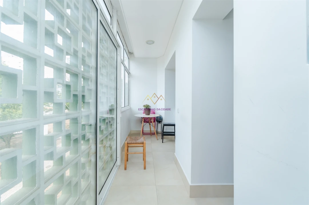 Apartamento T5 para Venda em Carnaxide e Queijas Foto 10