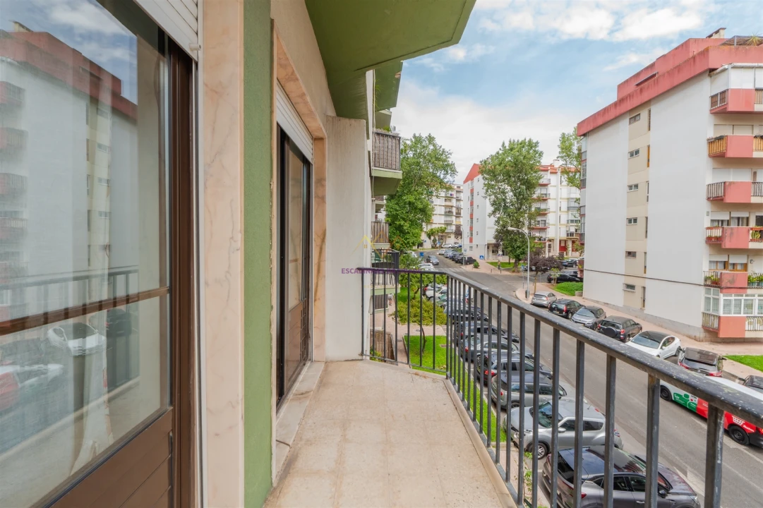 Apartamento T5 para Venda em Carnaxide e Queijas Foto 29