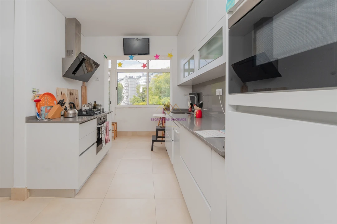 Apartamento T5 para Venda em Carnaxide e Queijas Foto 2