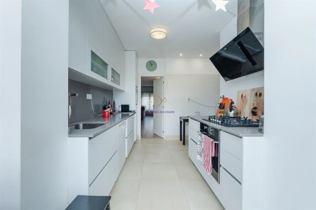 Apartamento T5 para Venda em Carnaxide e Queijas Foto 8