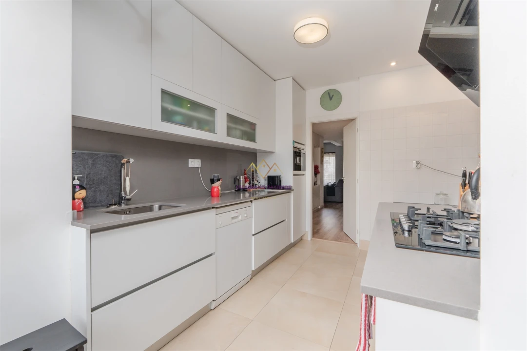 Apartamento T5 para Venda em Carnaxide e Queijas Foto 9